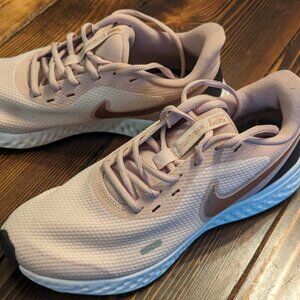 NIKE 9.5 Revolution 5 Athletic Shoes Marathon Running Barely Rose LIKE NEW